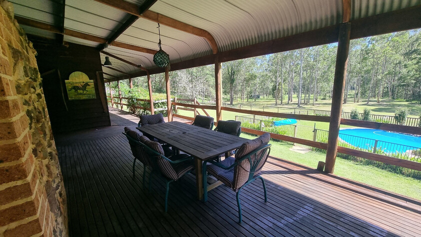 Beautiful Cedar home on tranquil acreage an hour from Wahroonga