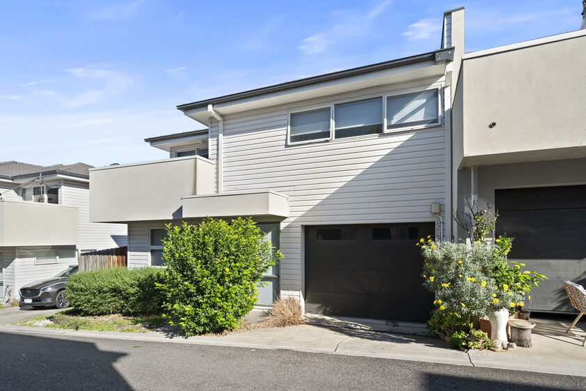 Walk to Middle Gorge Station | Stylish Low-Maintenance Living