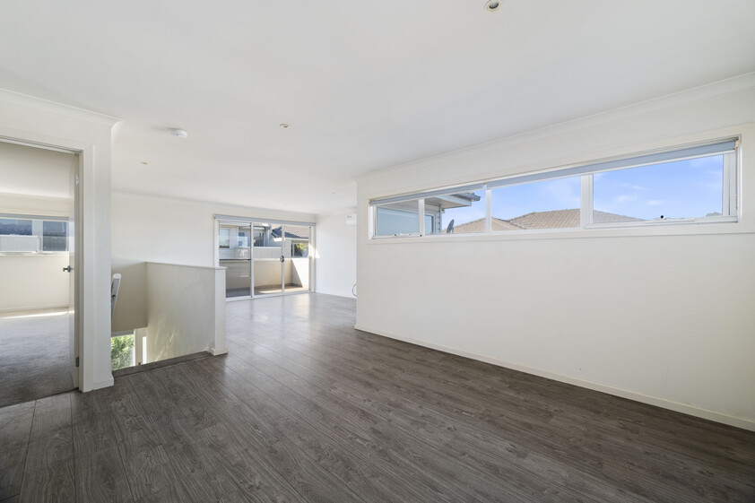 Walk to Middle Gorge Station | Stylish Low-Maintenance Living