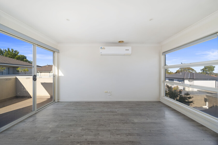 Walk to Middle Gorge Station | Stylish Low-Maintenance Living