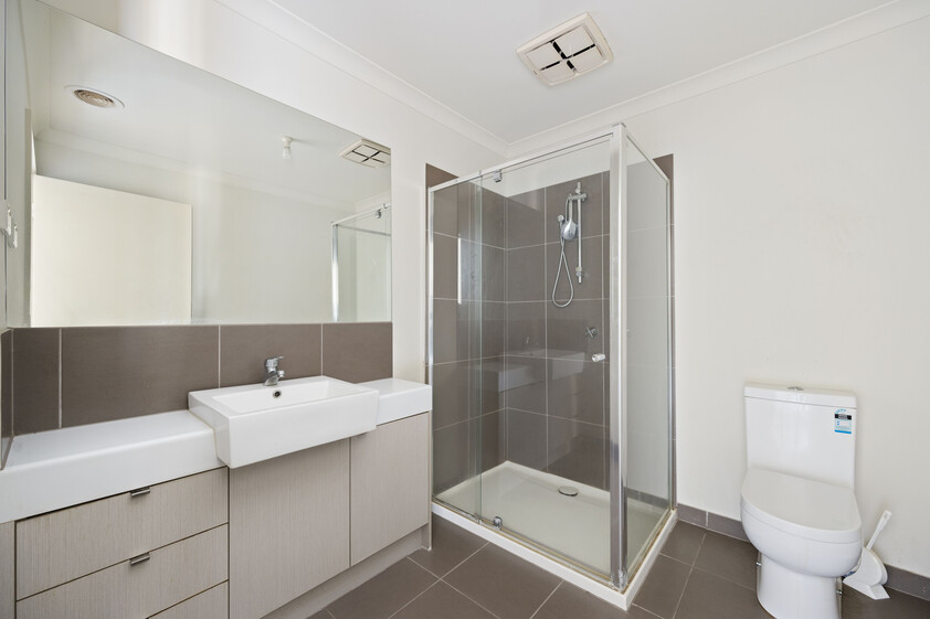 Walk to Middle Gorge Station | Stylish Low-Maintenance Living