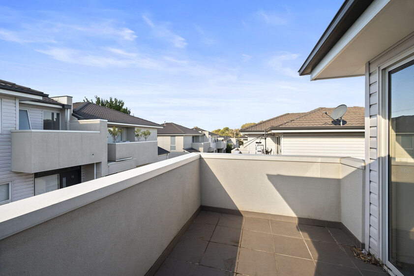 Walk to Middle Gorge Station | Stylish Low-Maintenance Living