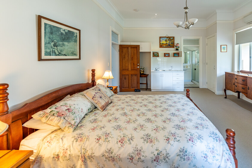 STRATHKELAM HOMESTEAD & HIGHLAND CROFT COTTAGE