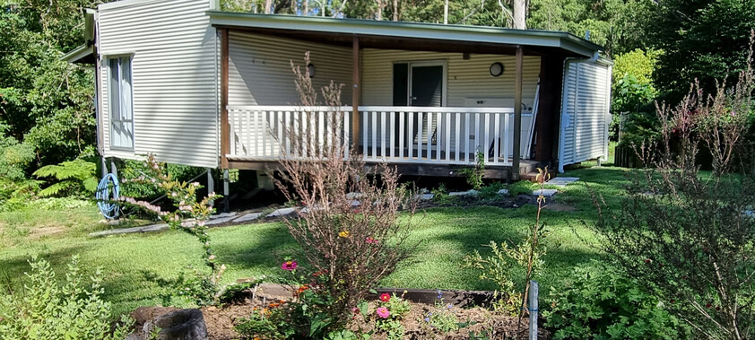 Single living Flaxton granny flat