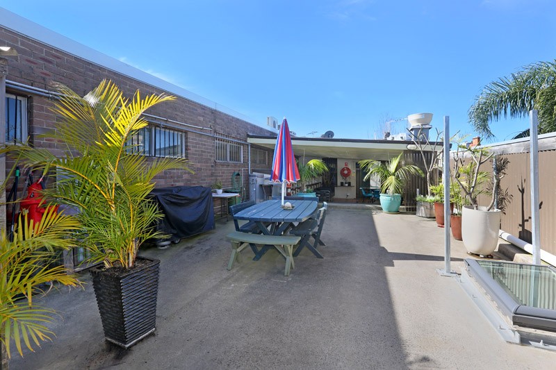 Walk to Sydney University and Broadway Shopping Centrein 6 Minutes