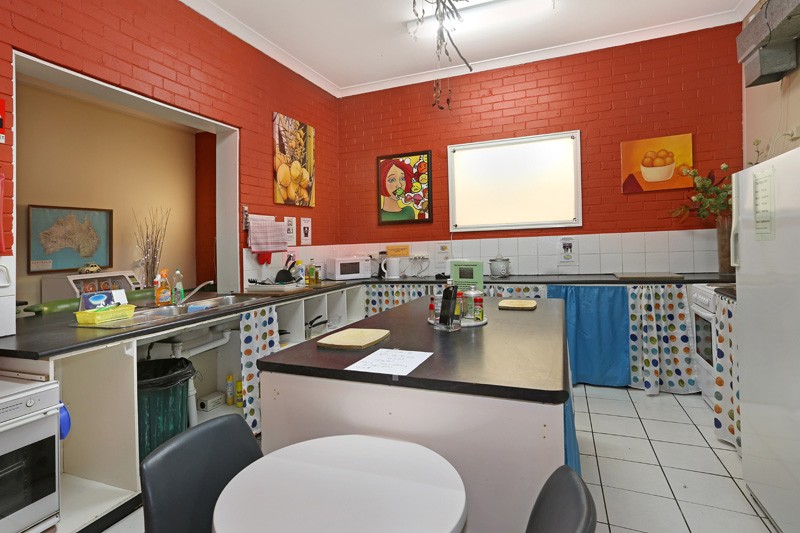 Walk to Sydney University and Broadway Shopping Centrein 6 Minutes