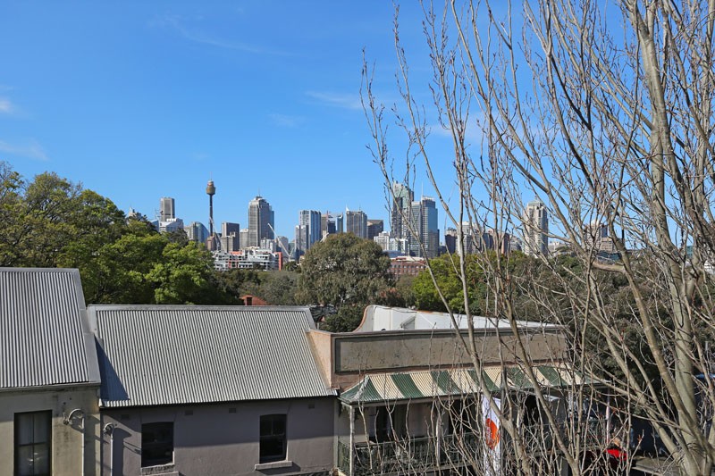 Walk to Sydney University and Broadway Shopping Centrein 6 Minutes