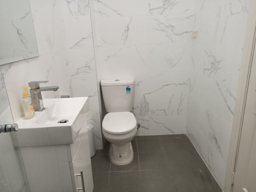 Walk to Sydney University and Broadway Shopping Centrein 6 Minutes