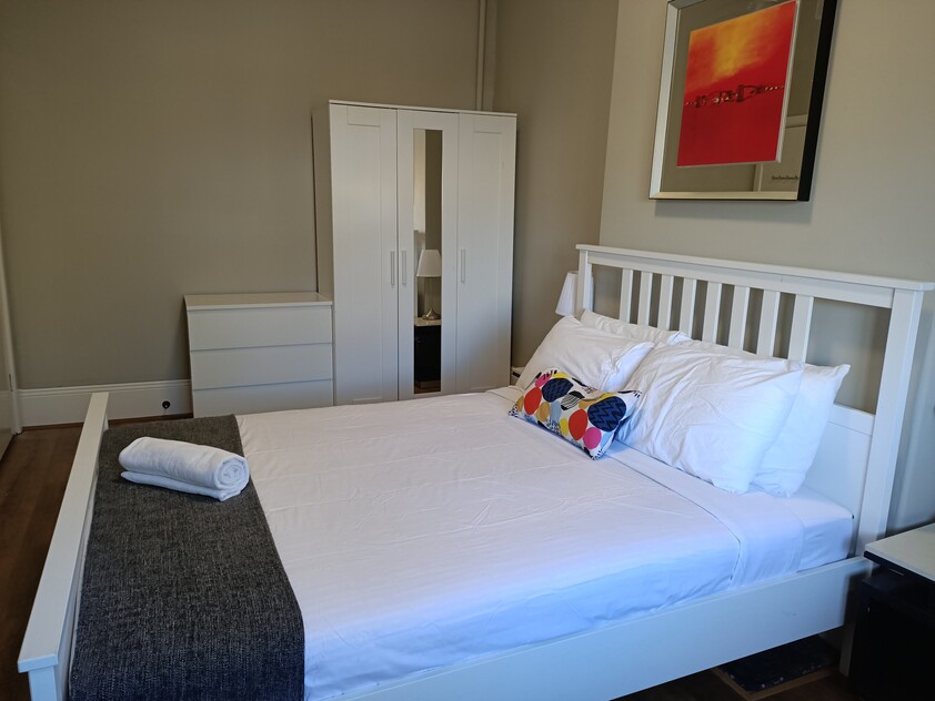 Walk to Sydney University and Broadway Shopping Centrein 6 Minutes