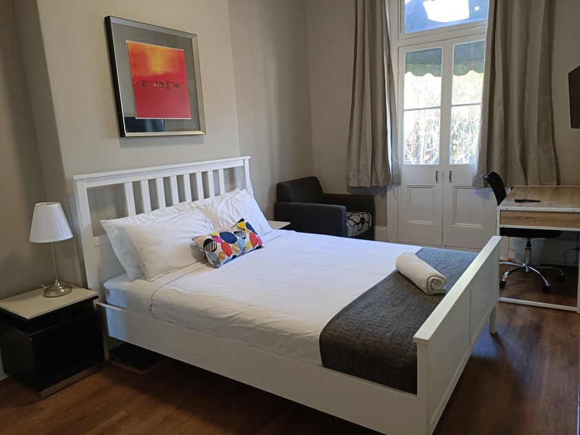 Walk to Sydney University and Broadway Shopping Centrein 6 Minutes