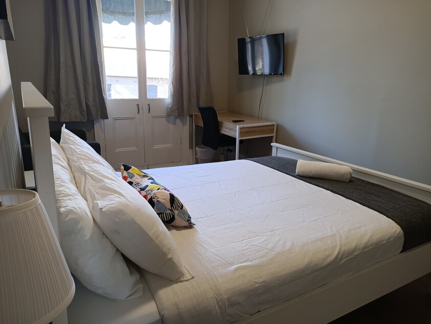 Walk to Sydney University and Broadway Shopping Centrein 6 Minutes