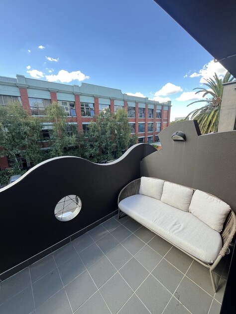 Furnished, spacious, comfortable, quiet Collingwood duplex - 3-8 WEEK FLEXIBLE LEASE
