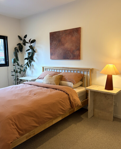 Furnished, spacious, comfortable, quiet Collingwood duplex - 3-8 WEEK FLEXIBLE LEASE