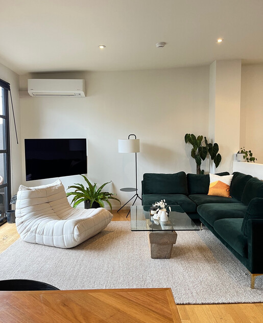 Furnished, spacious, comfortable, quiet Collingwood duplex - 3-8 WEEK FLEXIBLE LEASE