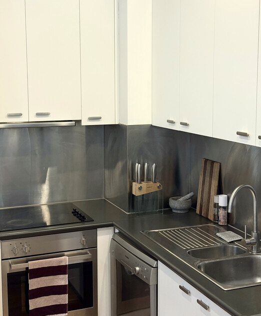 Furnished, spacious, comfortable, quiet Collingwood duplex - 3-8 WEEK FLEXIBLE LEASE