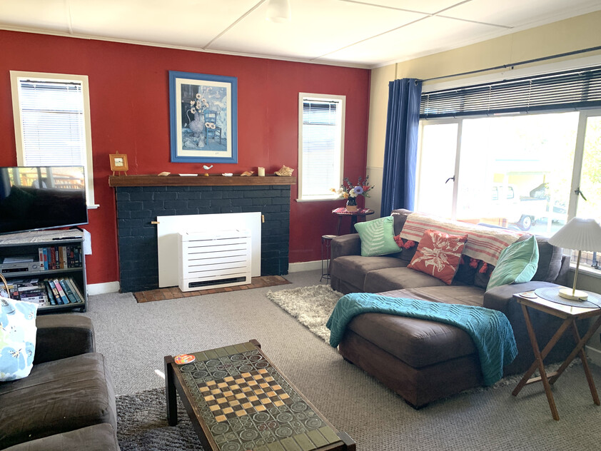 Affordable Coastal Escape with Direct Water Access -Orford