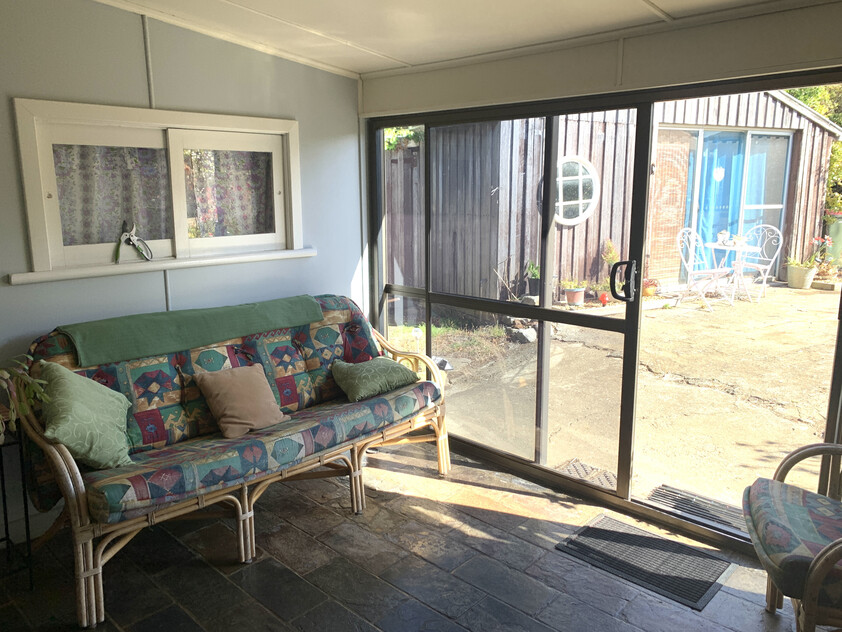 Affordable Coastal Escape with Direct Water Access -Orford