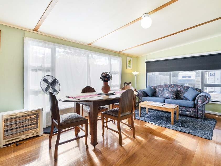 Affordable Coastal Escape with Direct Water Access -Orford