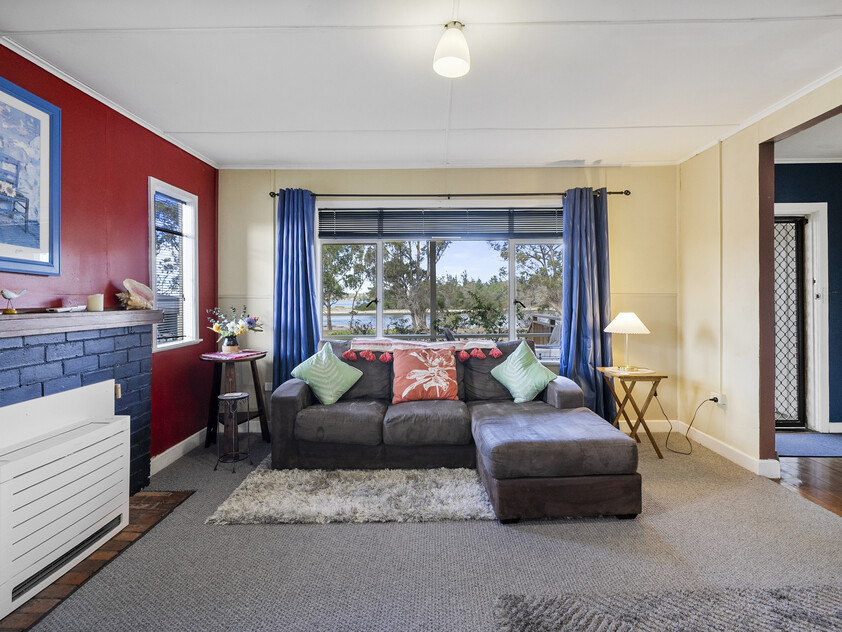 Affordable Coastal Escape with Direct Water Access -Orford