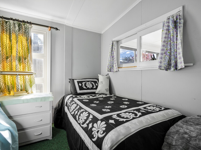 Affordable Coastal Escape with Direct Water Access -Orford