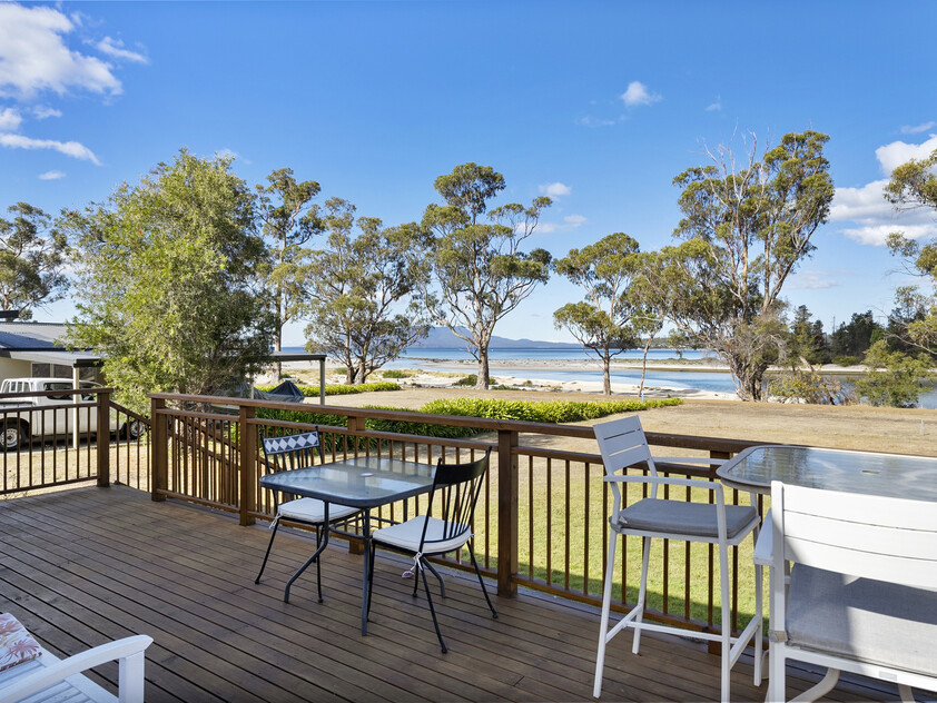 Affordable Coastal Escape with Direct Water Access -Orford