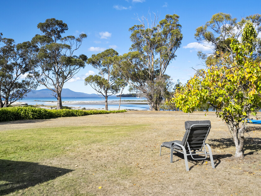 Affordable Coastal Escape with Direct Water Access -Orford