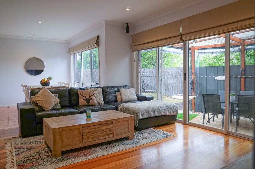 2 Bedrooms + Study in the heart of Moorabbin Central