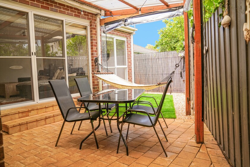 2 Bedrooms + Study in the heart of Moorabbin Central