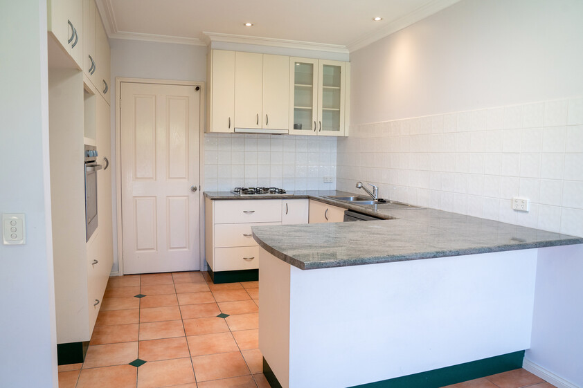 2 Bedrooms + Study in the heart of Moorabbin Central