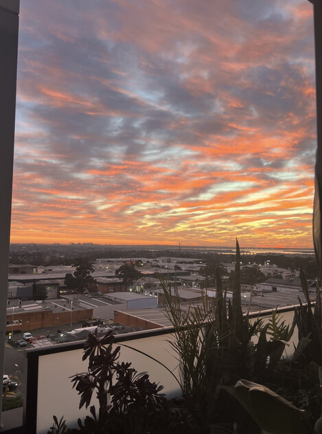 STUNNING 3 BEDROOM, 2 BATHROOM TOP FLOOR PENTHOUSE APARTMENT WITH SWEEPING NORTH FACING VIEWS