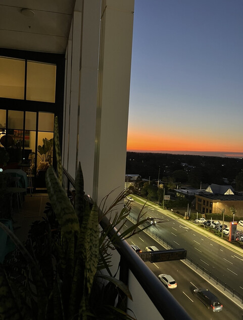 STUNNING 3 BEDROOM, 2 BATHROOM TOP FLOOR PENTHOUSE APARTMENT WITH SWEEPING NORTH FACING VIEWS