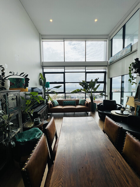 STUNNING 3 BEDROOM, 2 BATHROOM TOP FLOOR PENTHOUSE APARTMENT WITH SWEEPING NORTH FACING VIEWS