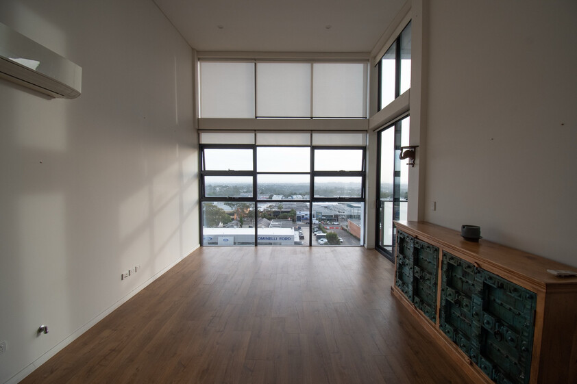 STUNNING 3 BEDROOM, 2 BATHROOM TOP FLOOR PENTHOUSE APARTMENT WITH SWEEPING NORTH FACING VIEWS