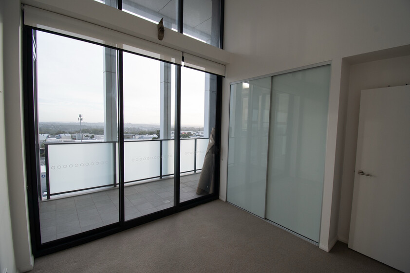 STUNNING 3 BEDROOM, 2 BATHROOM TOP FLOOR PENTHOUSE APARTMENT WITH SWEEPING NORTH FACING VIEWS