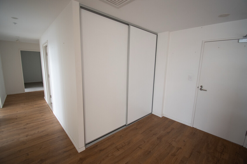 STUNNING 3 BEDROOM, 2 BATHROOM TOP FLOOR PENTHOUSE APARTMENT WITH SWEEPING NORTH FACING VIEWS