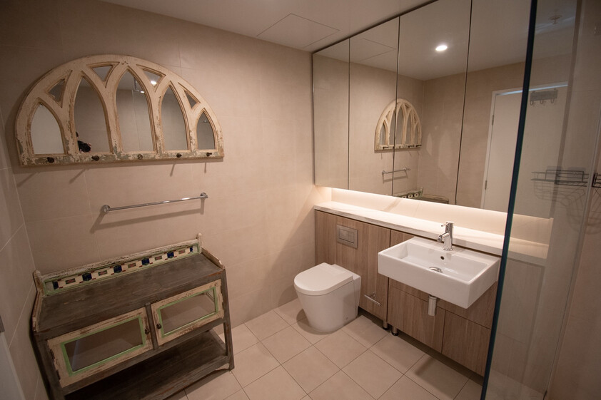 STUNNING 3 BEDROOM, 2 BATHROOM TOP FLOOR PENTHOUSE APARTMENT WITH SWEEPING NORTH FACING VIEWS
