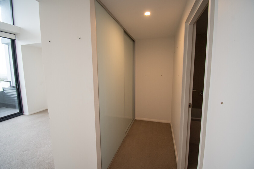 STUNNING 3 BEDROOM, 2 BATHROOM TOP FLOOR PENTHOUSE APARTMENT WITH SWEEPING NORTH FACING VIEWS