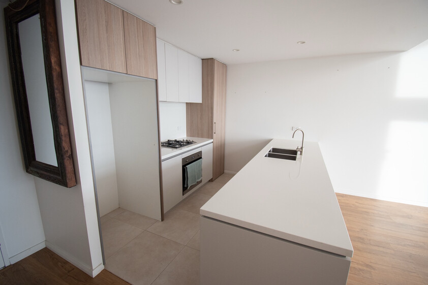 STUNNING 3 BEDROOM, 2 BATHROOM TOP FLOOR PENTHOUSE APARTMENT WITH SWEEPING NORTH FACING VIEWS