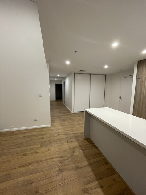 STUNNING 3 BEDROOM, 2 BATHROOM TOP FLOOR PENTHOUSE APARTMENT WITH SWEEPING NORTH FACING VIEWS