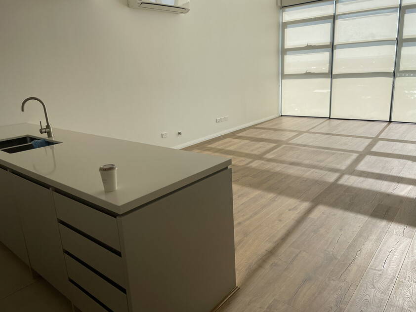 STUNNING 3 BEDROOM, 2 BATHROOM TOP FLOOR PENTHOUSE APARTMENT WITH SWEEPING NORTH FACING VIEWS