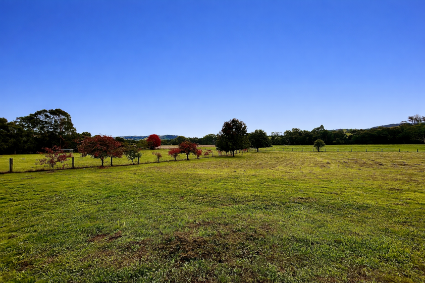 Prime Lifestyle Acreage with Creek Frontage & Quality Infrastructure