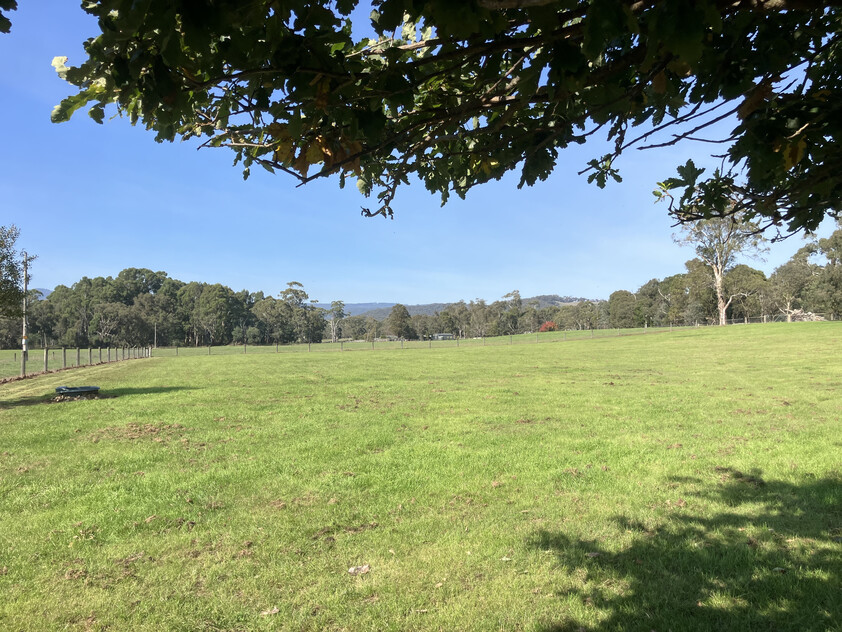 Prime Lifestyle Acreage with Creek Frontage & Quality Infrastructure