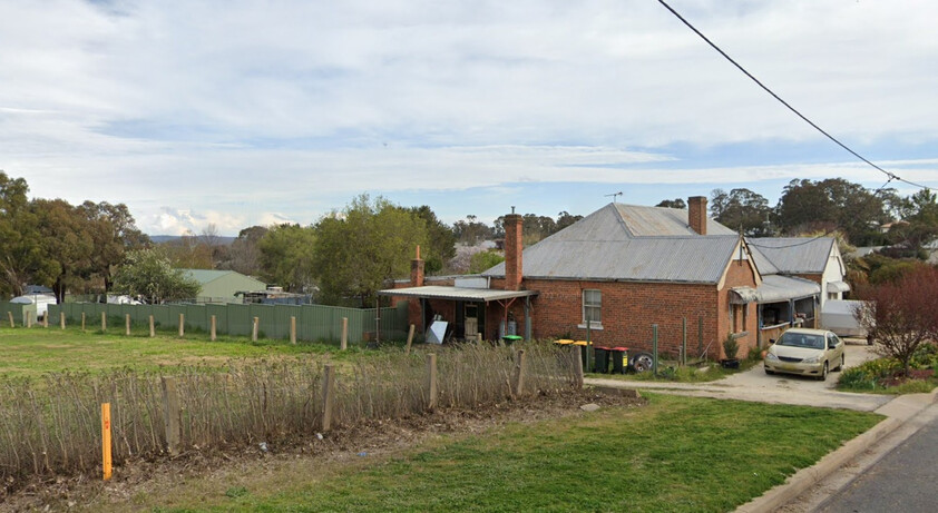 Serious Renovator Required Dual Occupancy on 1500m² with Large Shed & Rear Lane Access