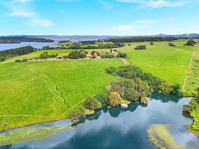 Lakeview, A Rare Waterfront Lifestyle Property on Lake Tinaroo, Atherton Tablelands, Queensland