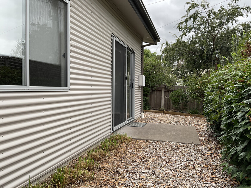 Centrally located one bedroom studio for rent $530 per week
