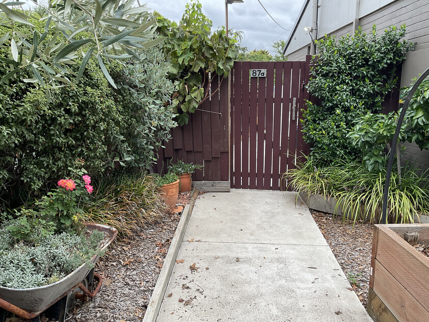 Centrally located one bedroom studio for rent $530 per week