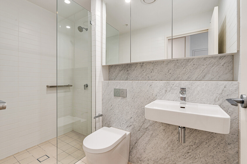 Modern Apartment with Convenience at Your Doorstep!