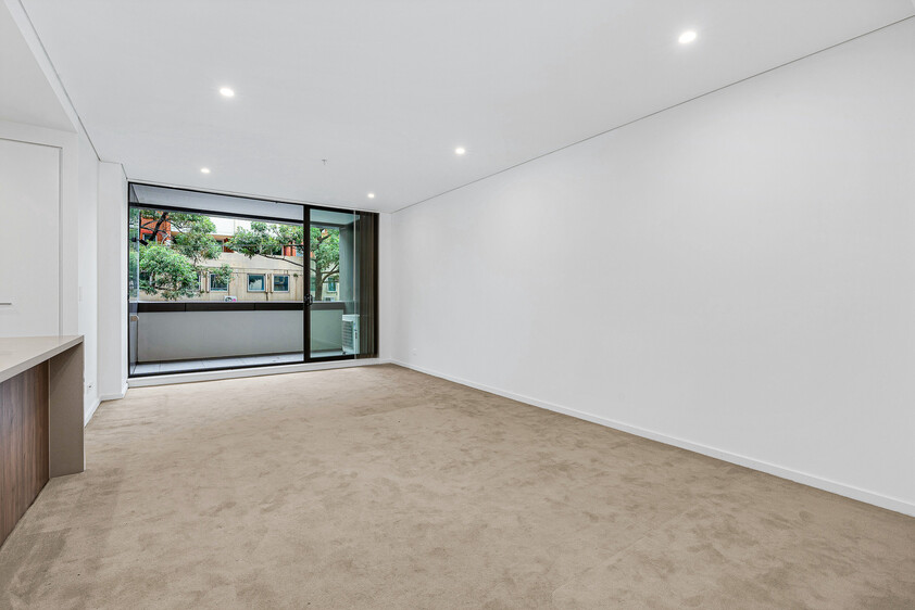 Modern Apartment with Convenience at Your Doorstep!
