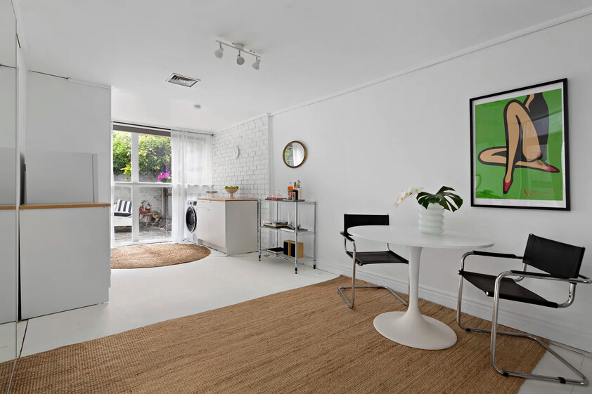 Charming Victorian Residence in Prime Albert Park Location / 3 month lease