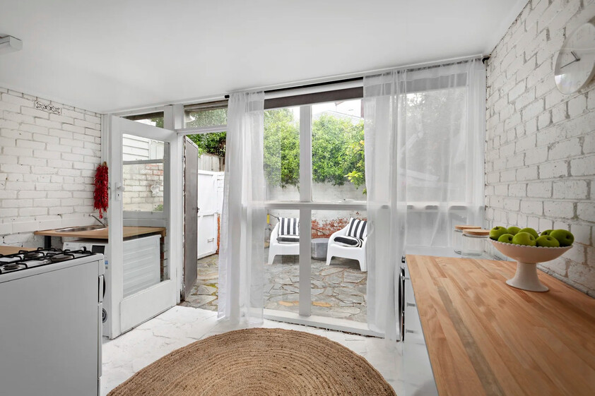 Charming Victorian Residence in Prime Albert Park Location / 3 month lease